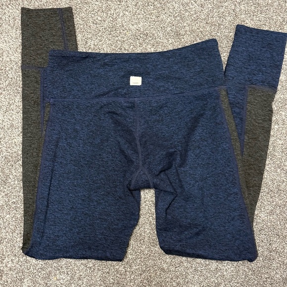 Vuori Asymmetrical Block Leggings in Blue and Gray - Picture 3 of 4